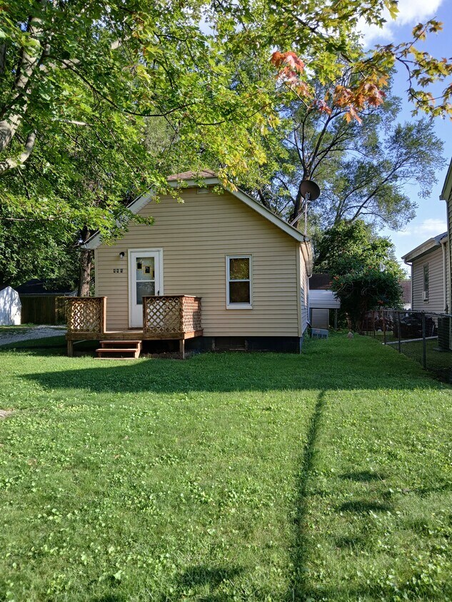 Primary Photo - 444 Carola St