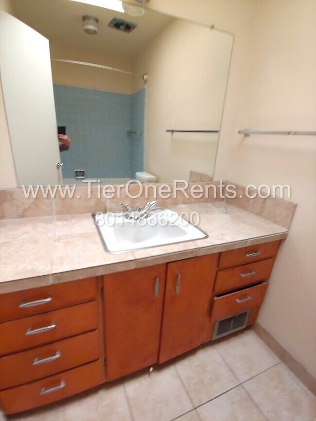 Foto del edificio - This property offers a NO DEPOSIT option a...