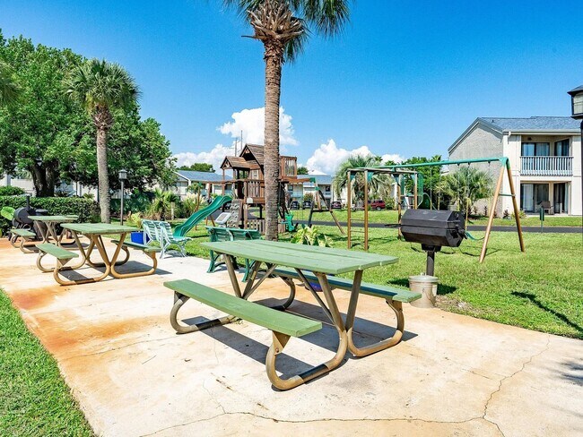 Foto del edificio - Beautiful Condo with Beach Front Access **20% off 1st Month's Rent**