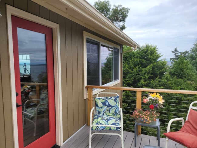 Building Photo - Fantastic view home close to Fort Worden