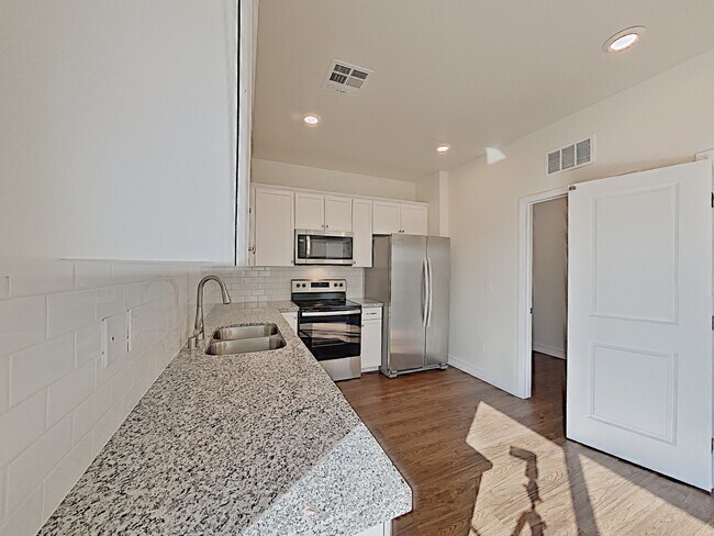 Building Photo - 9690 N Rancho Lozano