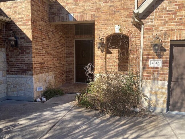 Foto del edificio - 4312 Greatview Dr
