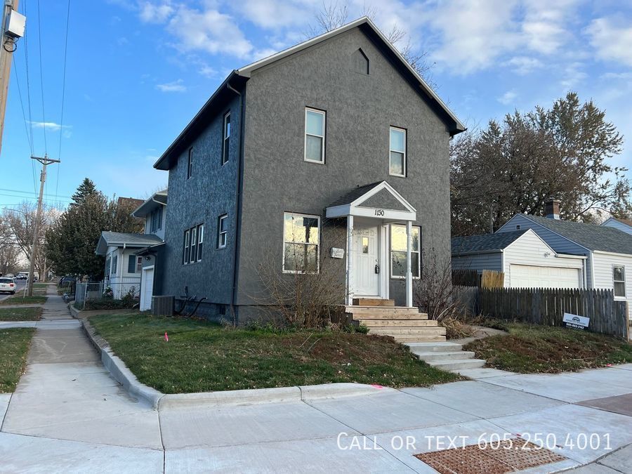 Foto principal - 4 Bedroom 2 Bathroom w/ Single Stall Garag...