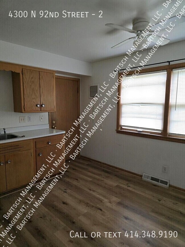 Foto del edificio - 4300 N 92nd St