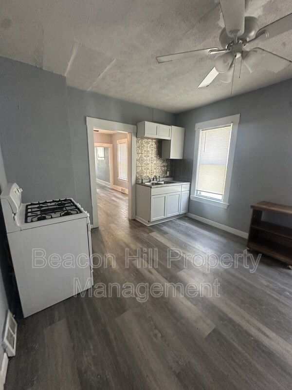 Building Photo - 1212 E 71st St