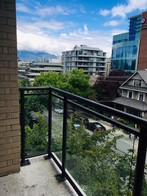 Photo du bâtiment - 603 8th Av W