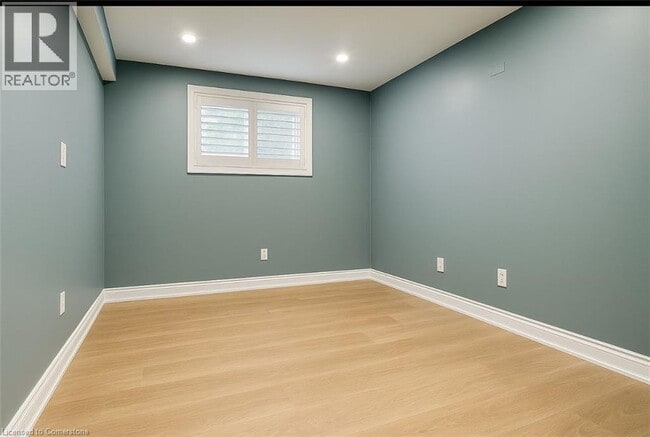 Building Photo - 255 Pineland Pl