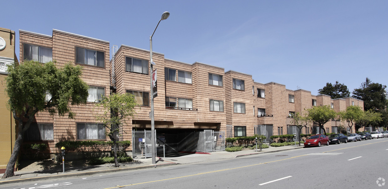 Building Photo - Golden Gate Apartments