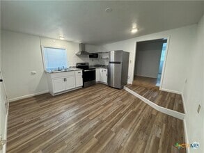 Building Photo - 1209 Raymond St