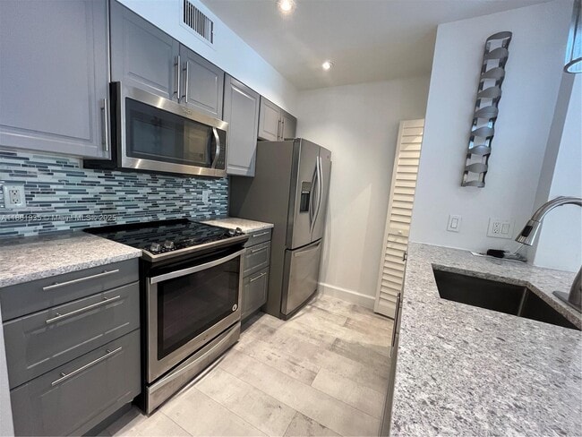 Foto del edificio - 2031 Renaissance Blvd