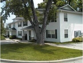Primary Photo - 1805 S Huntington Gardens Pl