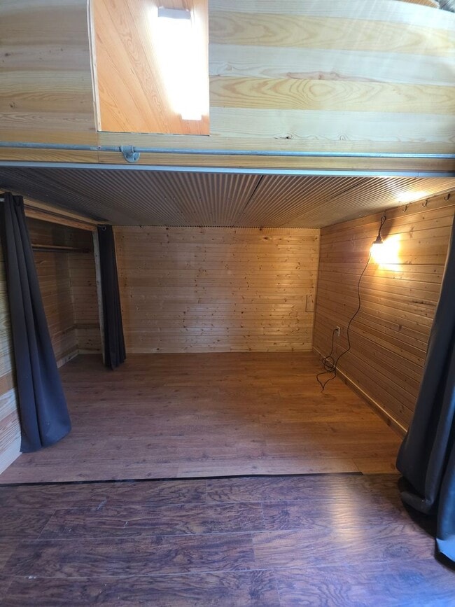 Building Photo - 1303 Ave 3 SE