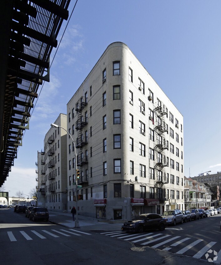 Primary Photo - 1 E 198th St