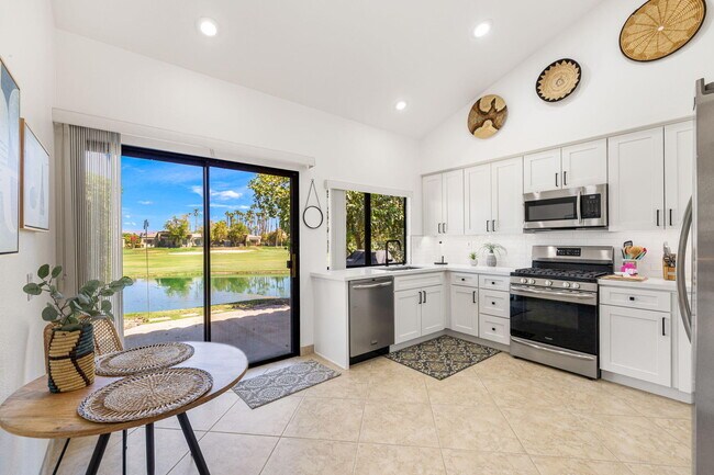 Foto del edificio - 54516 Shoal Creek