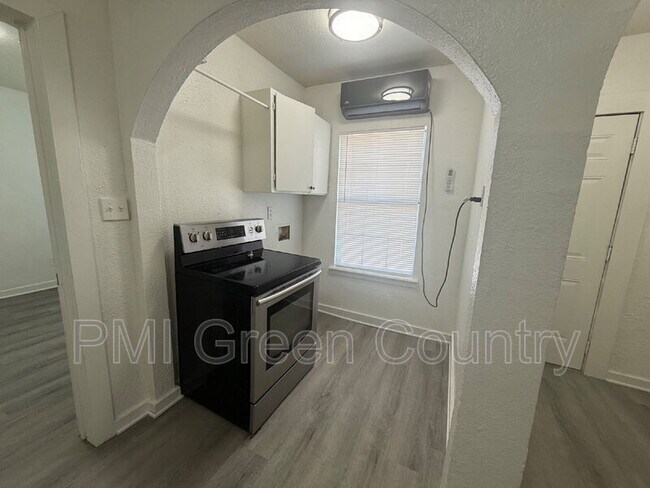 Foto del edificio - 2430 E Pine St