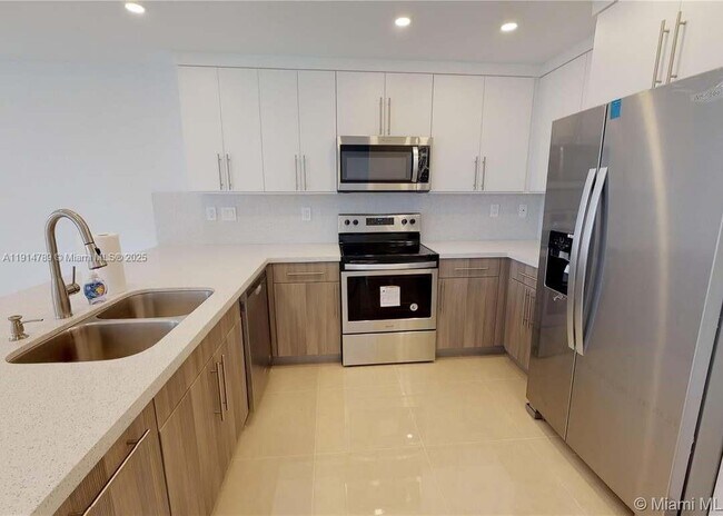 Foto del edificio - 5081 NW 116th Ct