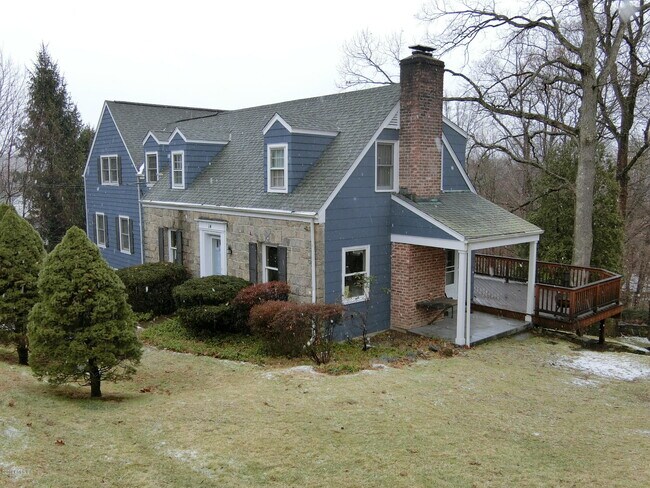 Building Photo - 14 Hickory Dr