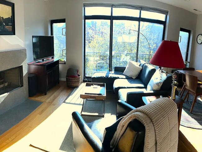 Foto del edificio - 1084 N Paulina St