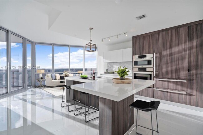 Building Photo - 851 NE 1st Ave