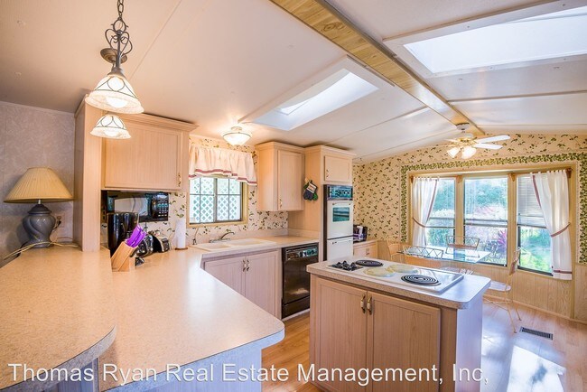 Foto del edificio - 3129 Bamboo Ct