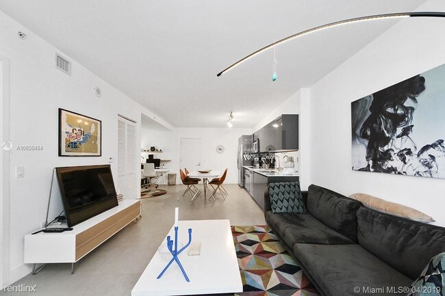 Building Photo - 1 br, 1.5 bath  - My Brickell