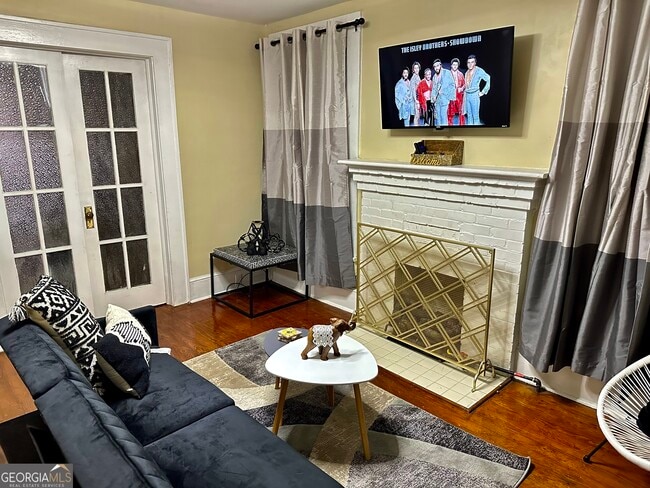 Foto del edificio - 686 Robert Henry St