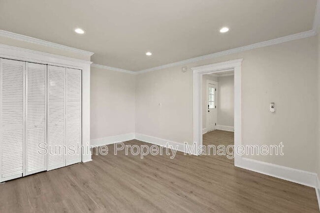 Building Photo - 110 S Willard Ave