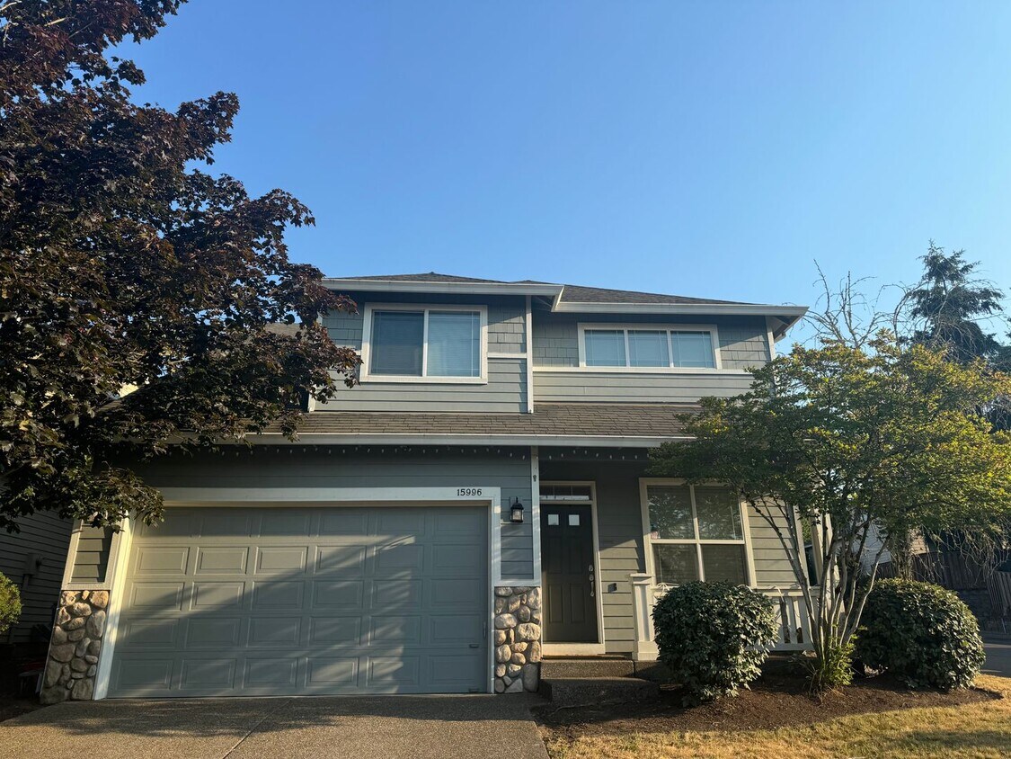 Primary Photo - 4 Bedroom Home in Tigard with Fully Fenced...