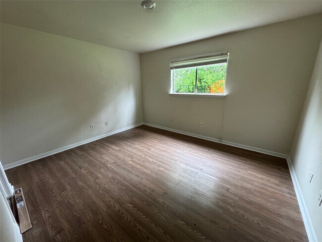 Foto del edificio - 3229 Hirschfield Rd