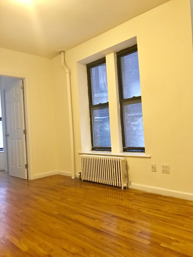 Primary Photo - 238 E 80th St