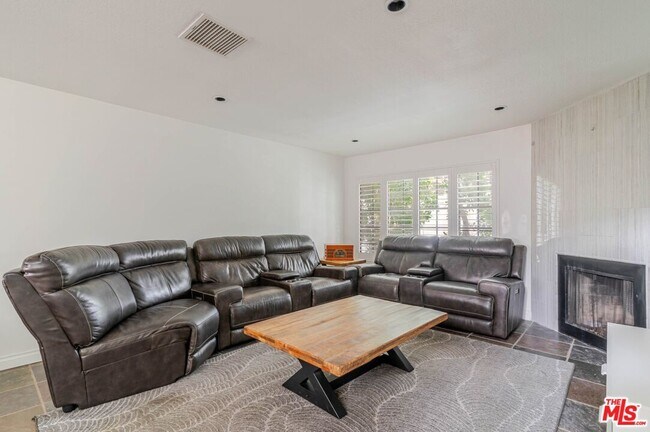 Foto del edificio - 5820 Yolanda Ave