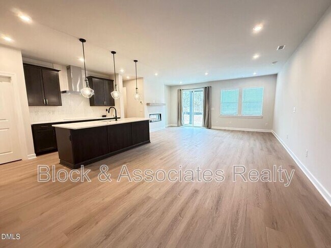 Building Photo - 216 Oak Summit Pl