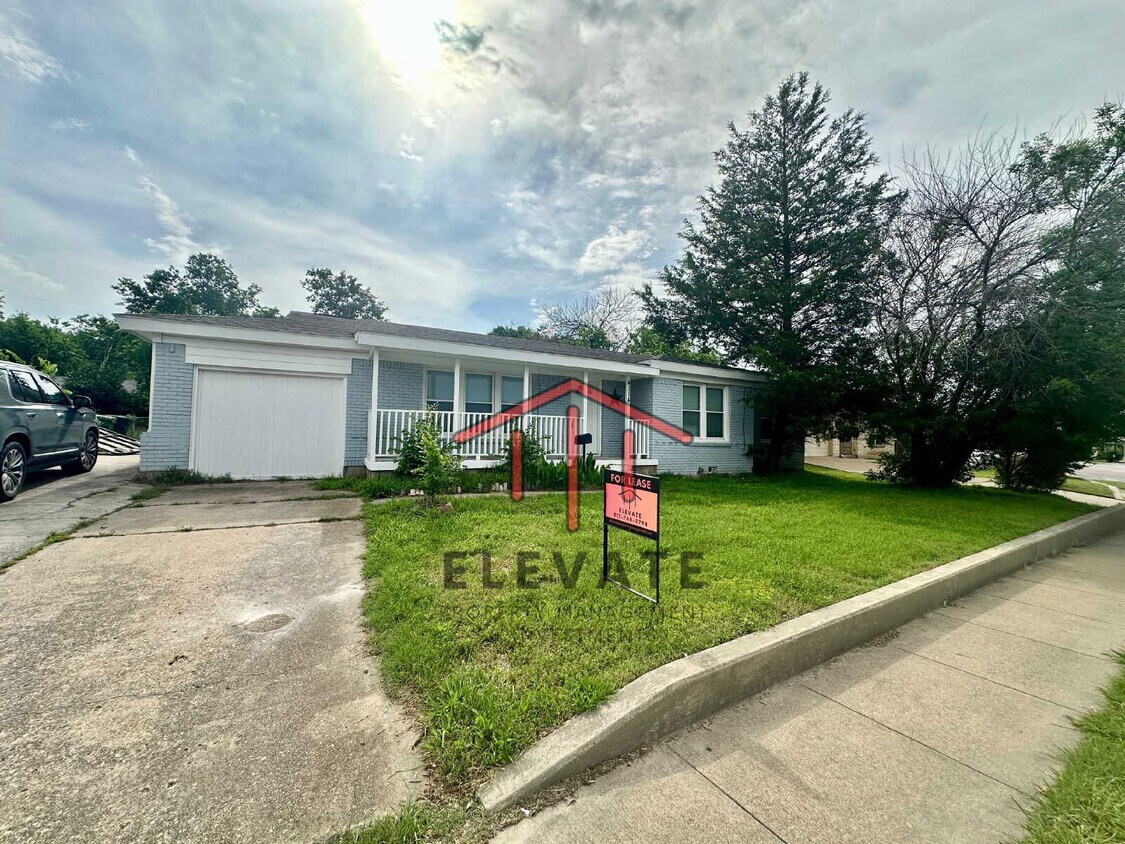 Foto principal - 4114 Rufe Snow Dr