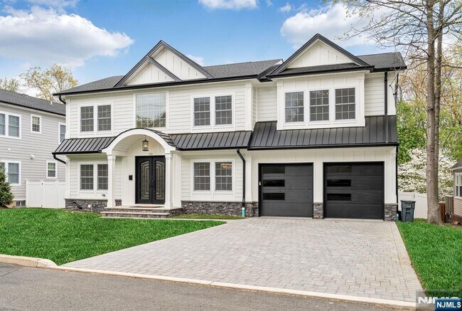 Foto del edificio - 765 6th Ave