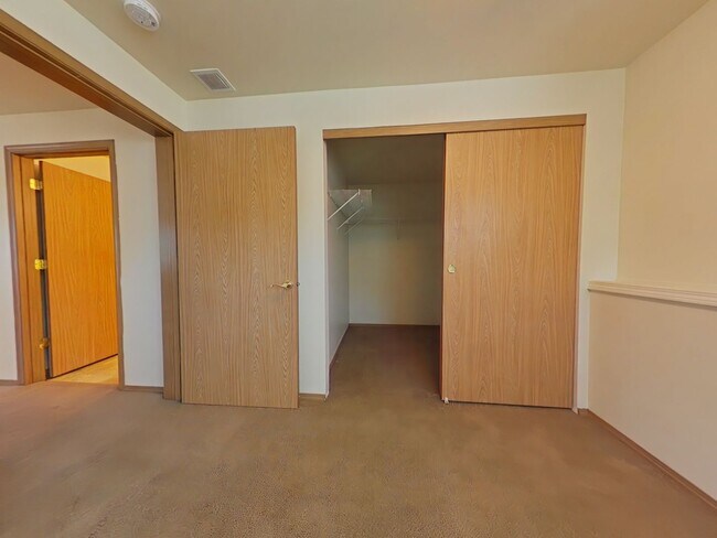 Foto del edificio - 1 Bedroom Apartment ~ Close to Campus
