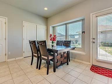 Foto del edificio - 207 Wainscot Oak Wy