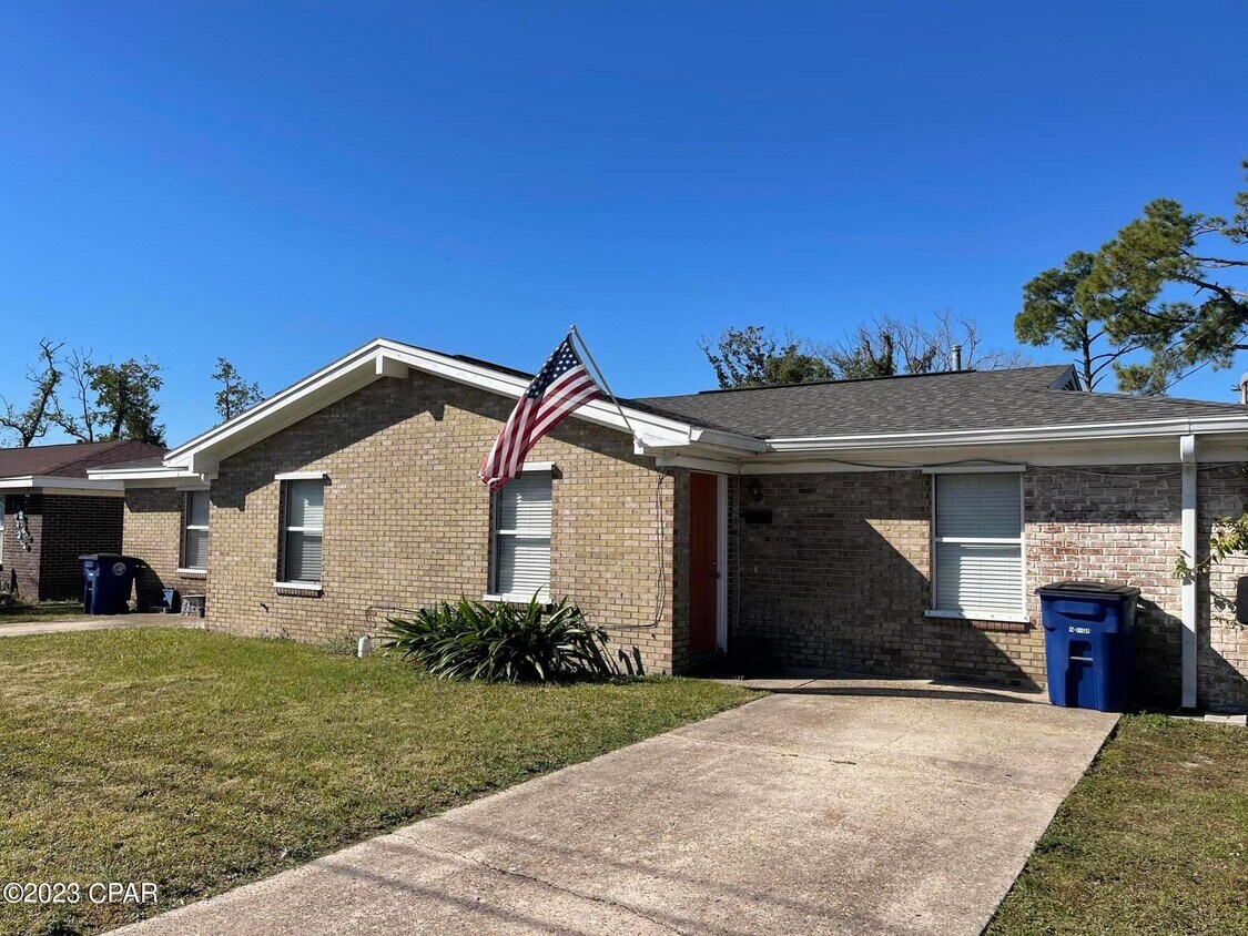 1517 Clay Ave, Panama City, FL 32405 Townhome Rentals in Panama City