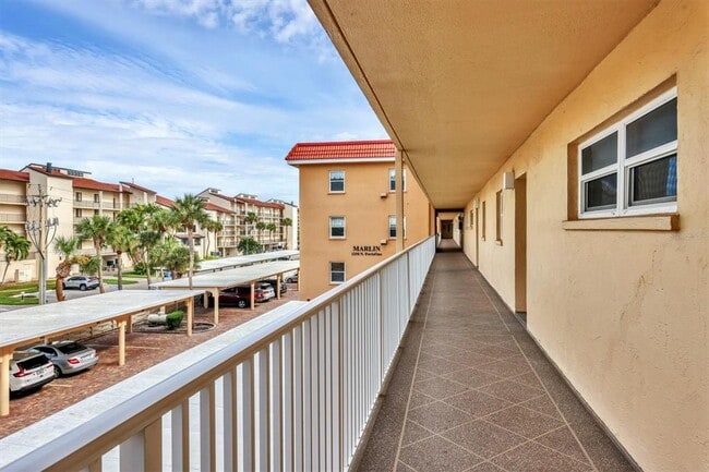 Foto del edificio - 1250 N Portofino Dr