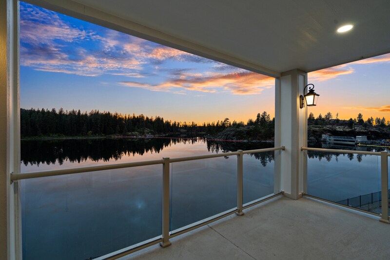 Primary Photo - 355 W Waterside Dr
