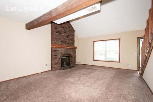 Building Photo - 3 Bed / 1.5 Bath 2-story Duplex  #735