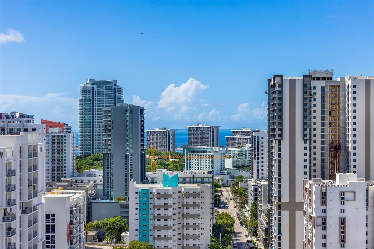 Photo - 185 SW 7th St (Miami, FL)