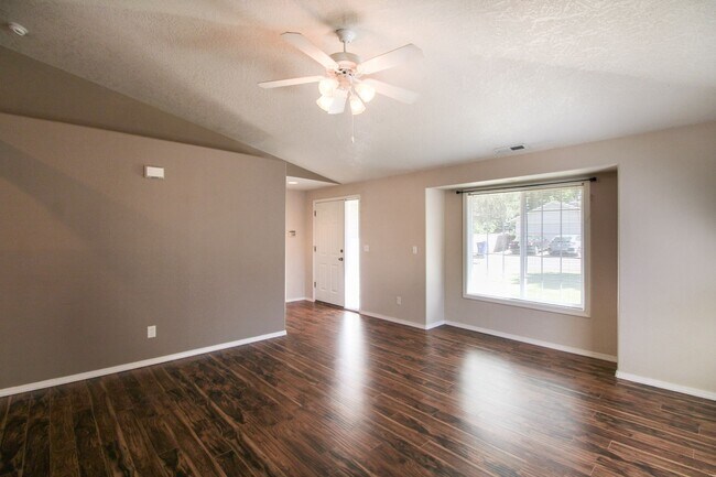 Foto del edificio - 3882 Lone Oak Rd SE