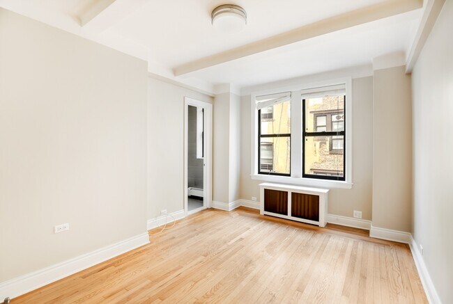 Foto del edificio - 301 E 21st St