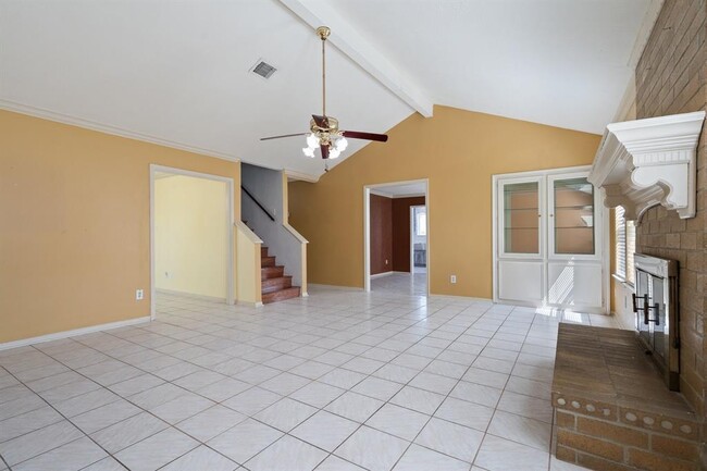 Foto del edificio - 606 Pinebrook Ln