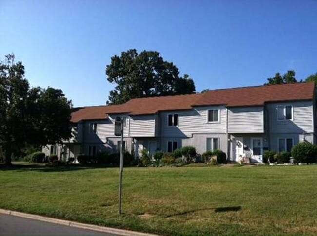 Foto del edificio - 3 Bedroom Townhome South Charlotte for $1700.00