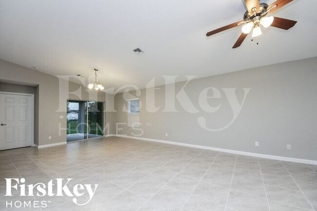 Building Photo - 700 SW Saragossa Ave
