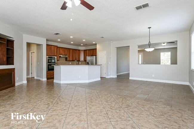 Foto del edificio - 813 N Jacks Lake Rd