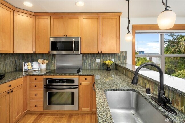 Foto del edificio - 1735 13th Ave S