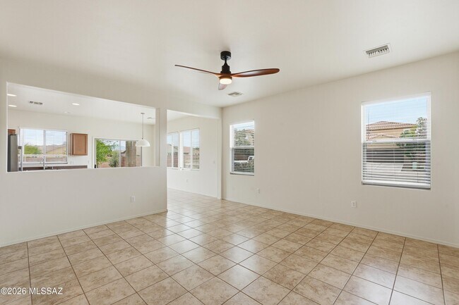 Foto del edificio - 584 N Highlands Grove Ln