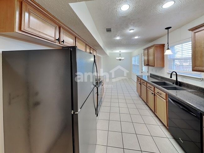 Building Photo - 2126 Burgess Ln